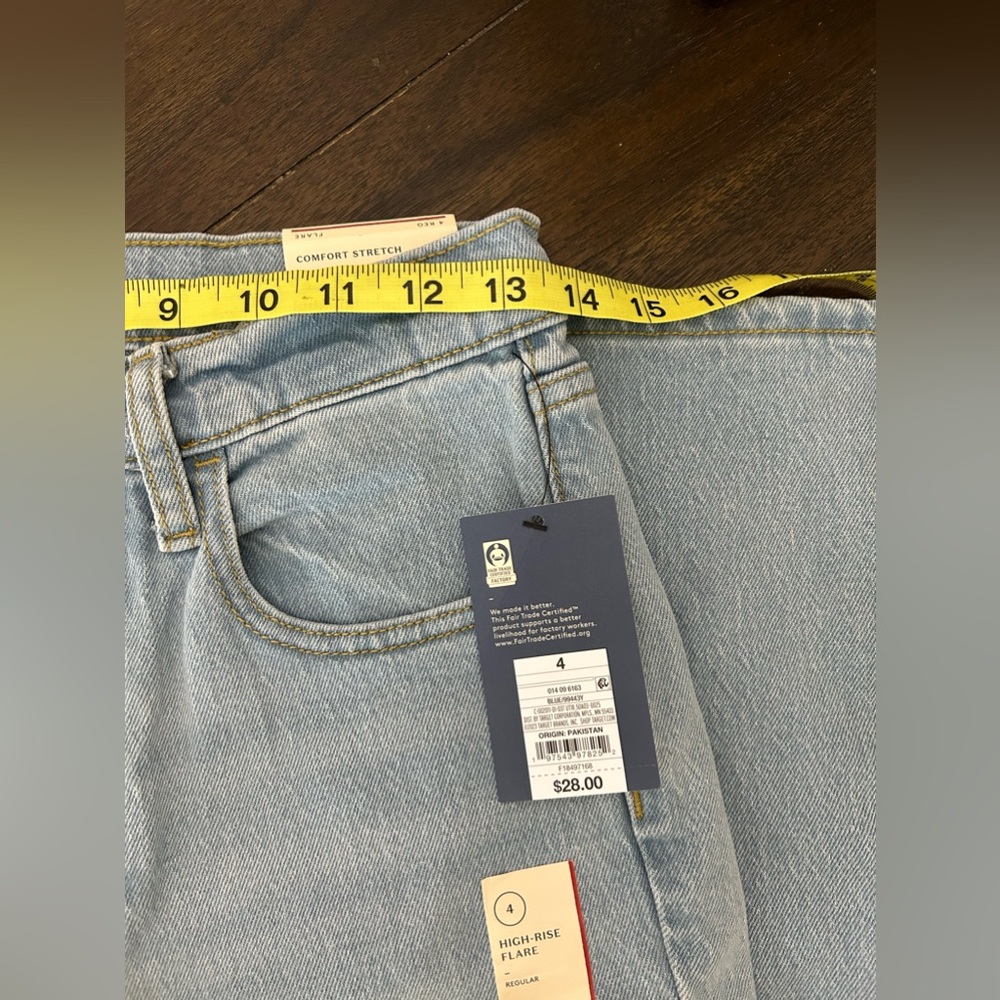 Universal thread Sz 4 flare jeans - Picture 3 of 5
